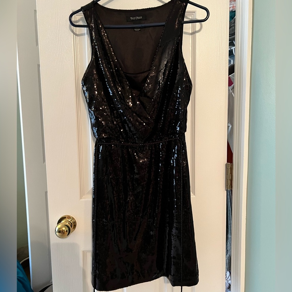NWOT 👗💃 WHBM Black Sequin Sleeveless Cocktail Party Dress with belt. Sz 0